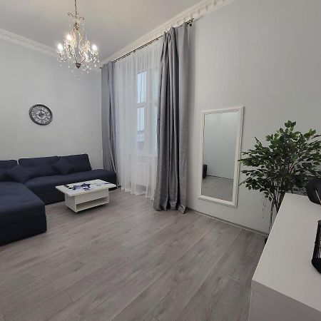 Warm & Cozy Apartment In The Heart Of Historical Lviv Exterior photo